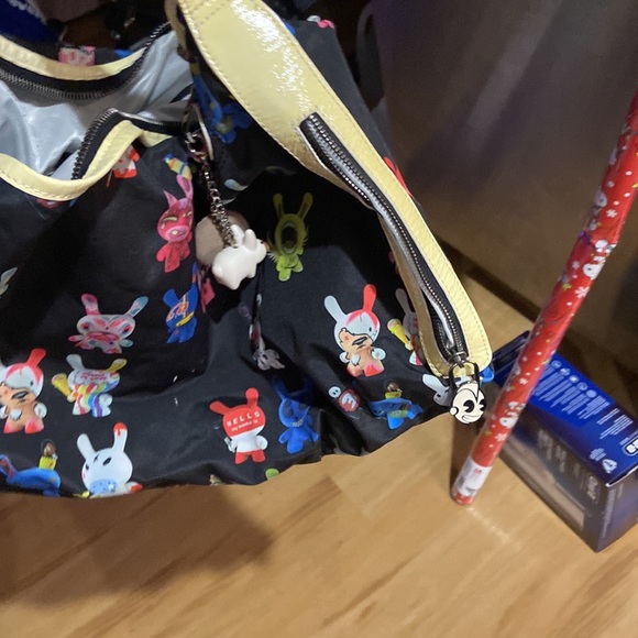 SUPER RARE KID ROBOT NYLON PURSE WITH DUNNYS AND MUNNYS ALL OVER IT!!! EUC - Picture 3 of 5